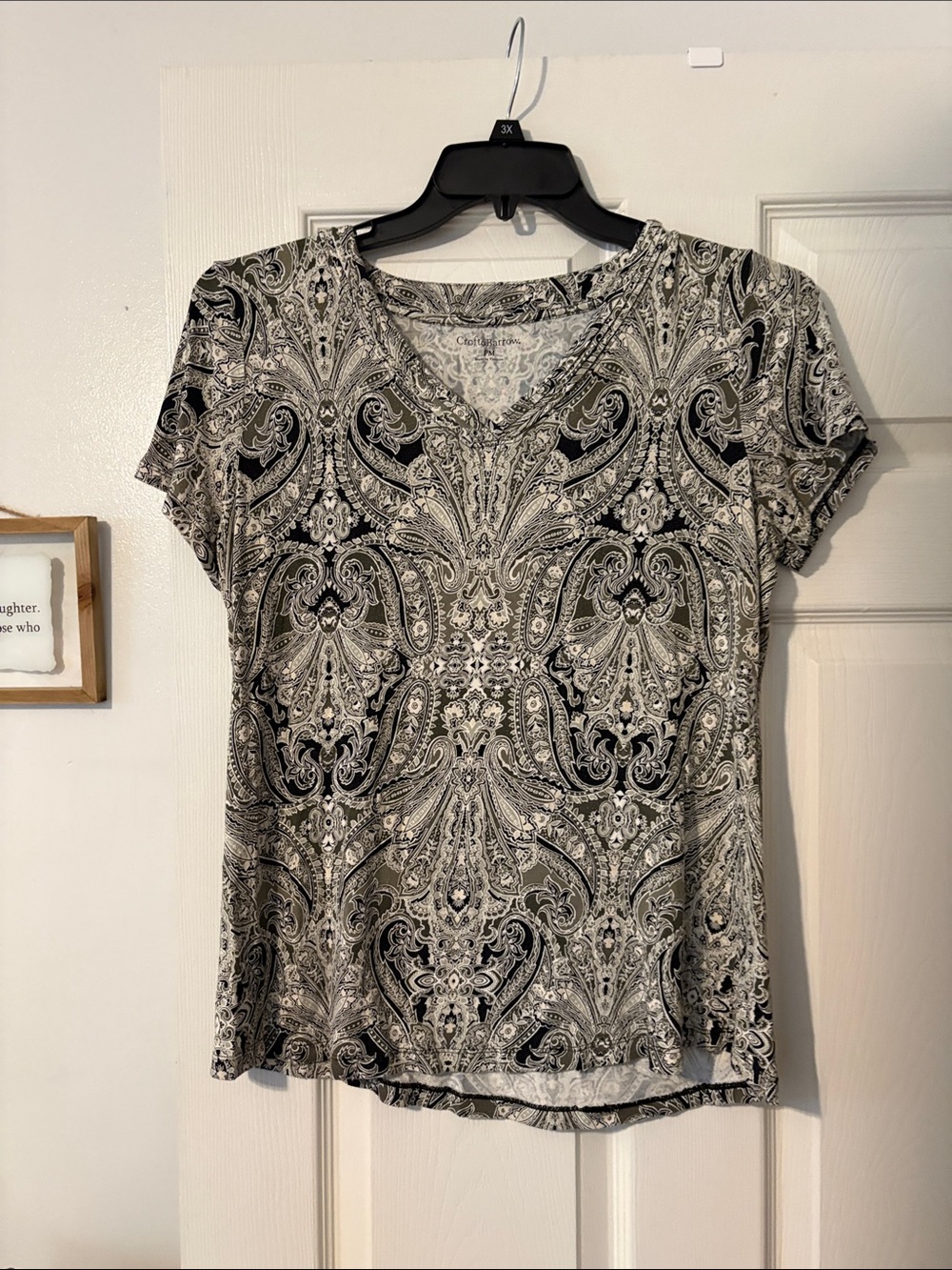 croft & barrow Black and White Paisley V-Neck Short Sleeve Top